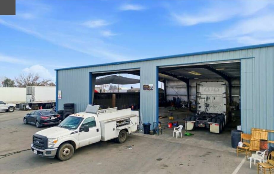 104 E White Ln, Bakersfield, CA à vendre - Photo du bâtiment - Image 2 de 9