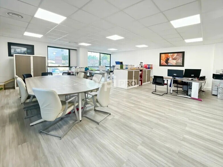 Office in La Ciotat for lease - Interior Photo - Image 3 of 11