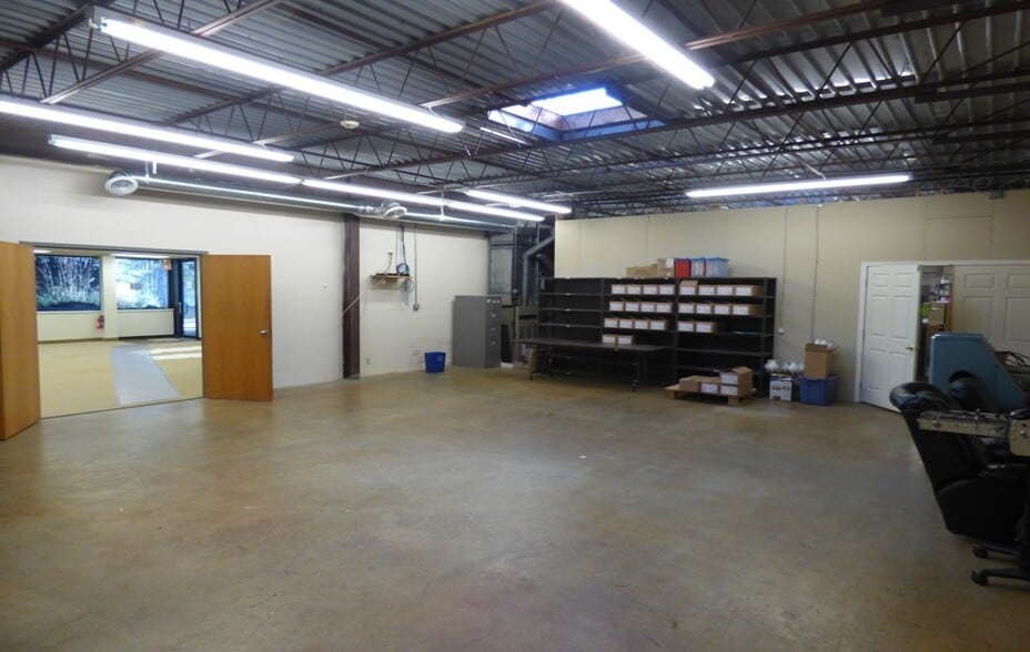 27 Hollenberg Ct, Bridgeton, MO for lease - Building Photo - Image 2 of 5