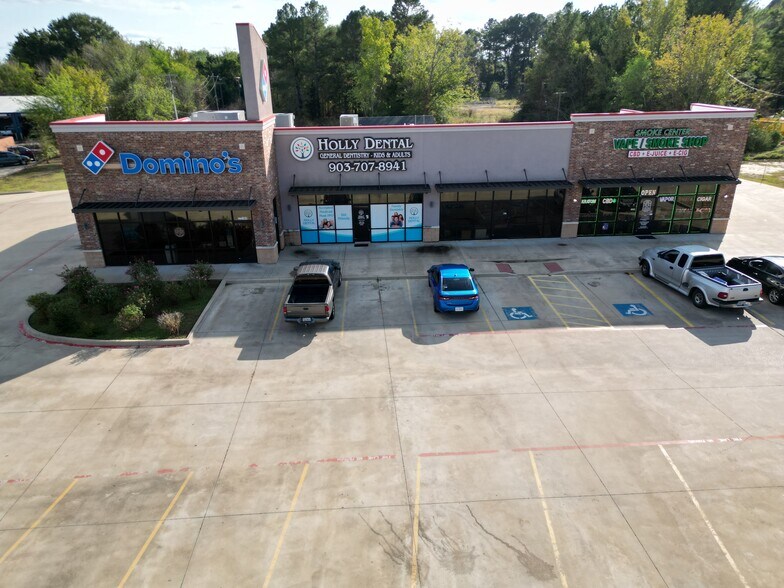 1050 Broadway Ave, Gladewater, TX for lease - Building Photo - Image 2 of 5