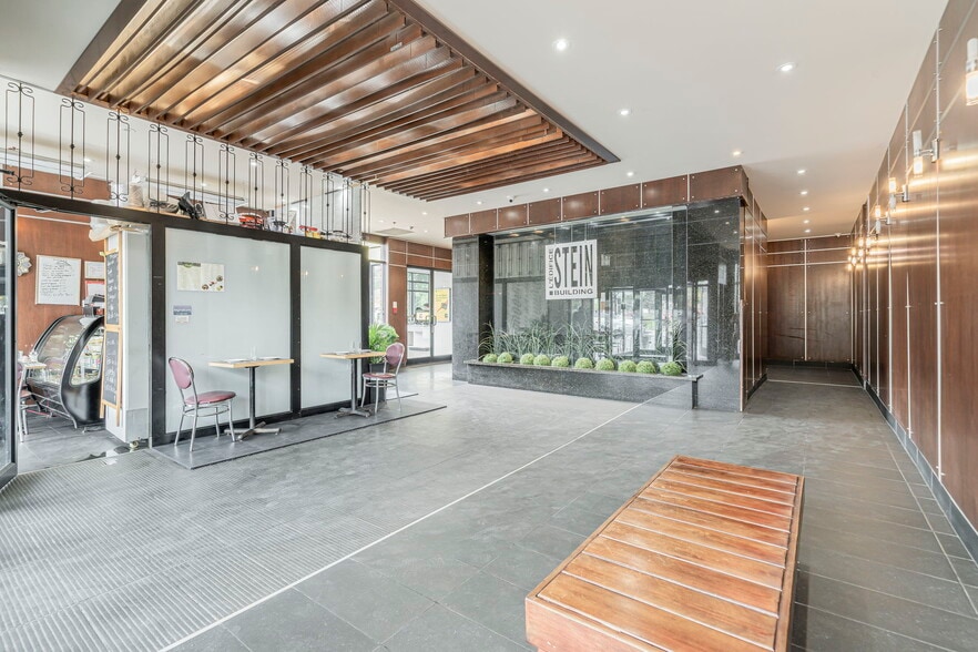 6000 Ch De La Côte-Des-Neiges, Montréal, QC for lease - Interior Photo - Image 3 of 52