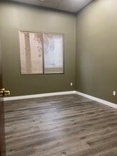 64 N Pecos Rd, Henderson, NV à louer Photo intérieure- Image 1 de 4