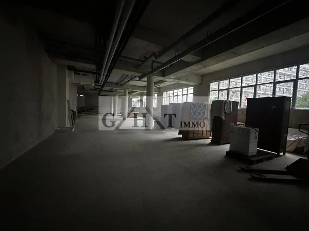 Industrial in Ivry-sur-Seine for lease Building Photo- Image 1 of 6