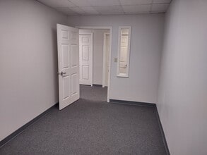 801 W Bay Dr, Largo, FL à louer Photo intérieure- Image 2 de 14