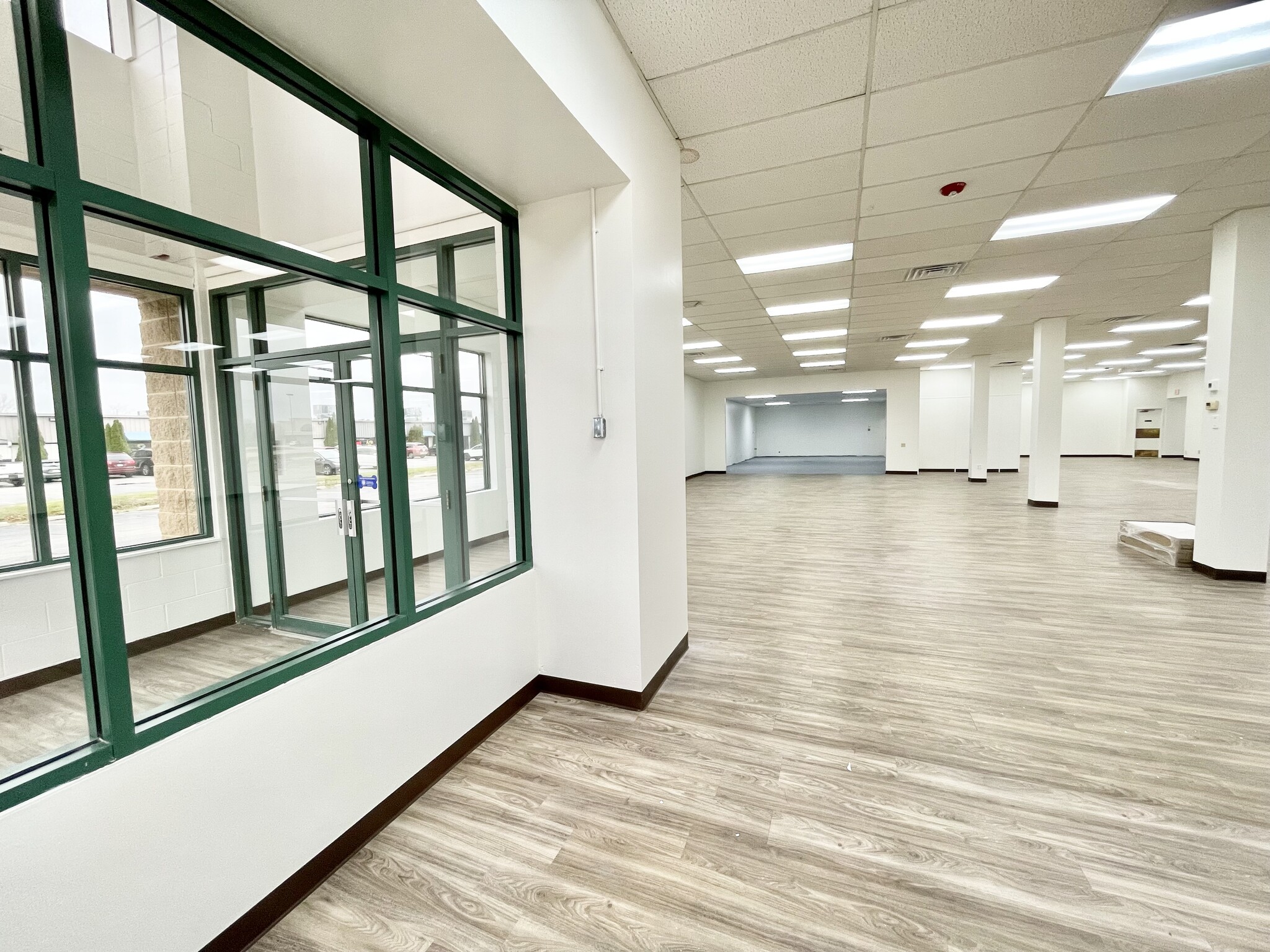 7358 N Cherryvale Mall Dr, Rockford, IL for lease Primary Photo- Image 1 of 23