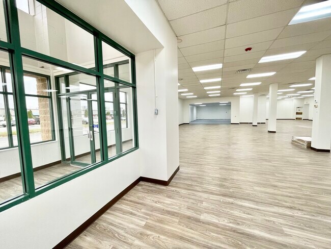 More details for 7358 N Cherryvale Mall Dr, Rockford, IL - Office/Retail for Lease