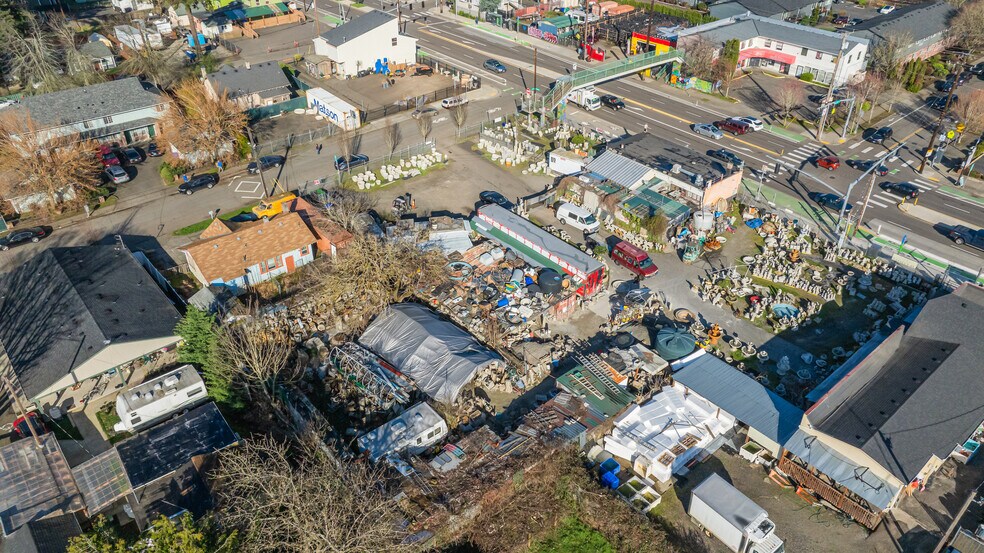 Jade District / Redevelopment Opportunit portefeuille de 2 propriétés à vendre sur LoopNet.ca - Photo du bâtiment - Image 1 de 3