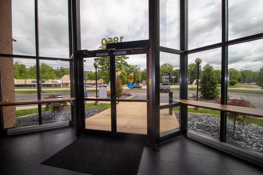 1850 44th St SW, Grand Rapids, MI for lease - Building Photo - Image 3 of 13