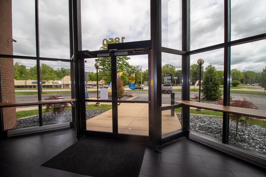 1850 44th St SW, Grand Rapids, MI à louer - Photo du bâtiment - Image 3 de 13