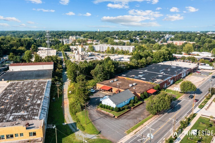 1020 Tuckaseegee portefeuille de 2 propriétés à vendre sur LoopNet.ca Photo du bâtiment- Image 1 de 4