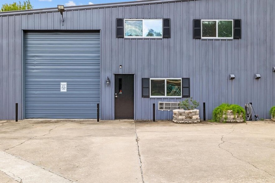 7648 Broadview Dr, Houston, TX for sale - Building Photo - Image 2 of 116