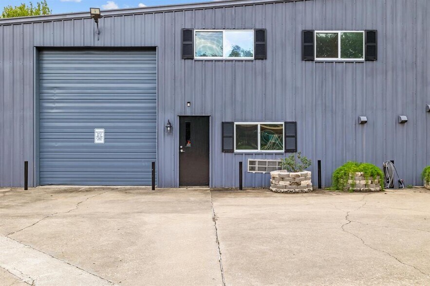 7648 Broadview Dr, Houston, TX à vendre - Photo du bâtiment - Image 2 de 116