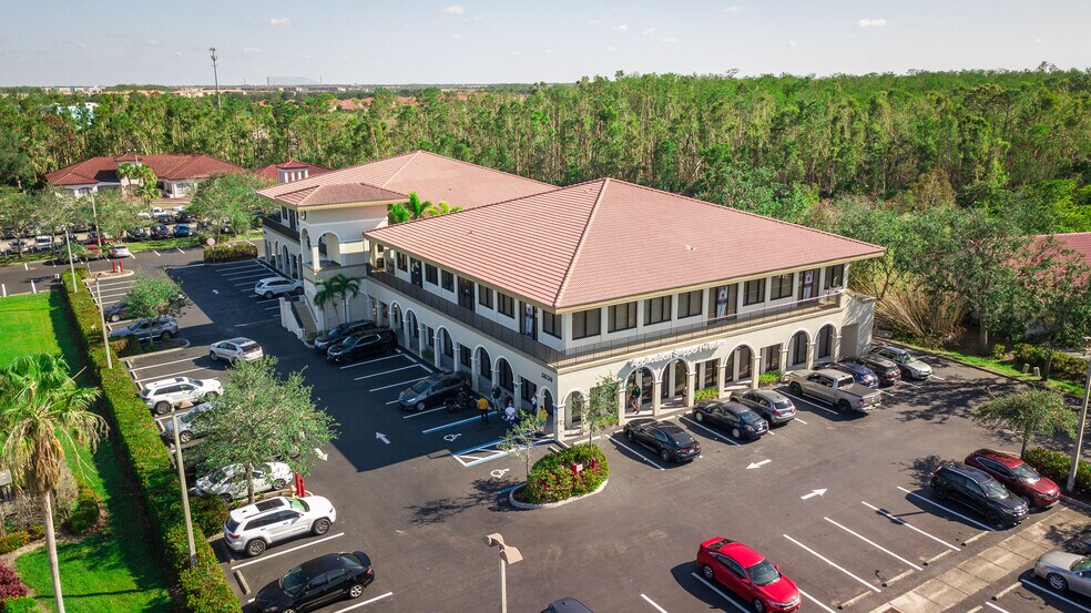 3850-3860 Colonial Blvd, Fort Myers, FL à louer - Photo du bâtiment - Image 2 de 6