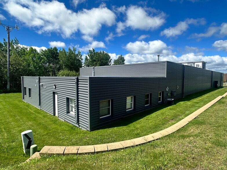1202 Maple Grove Rd, Duluth, MN à louer - Photo du bâtiment - Image 3 de 4