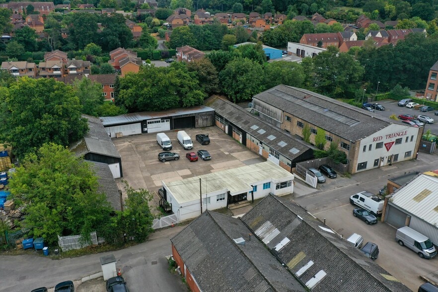 Alvis Works portefeuille de 4 propriétés à vendre sur LoopNet.ca - Photo du bâtiment - Image 3 de 7
