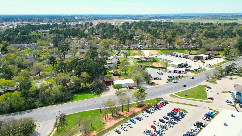 209 State Highway 75 N, Huntsville, TX à louer - Vidéo sur l’inscription commerciale - Image 2 de 13