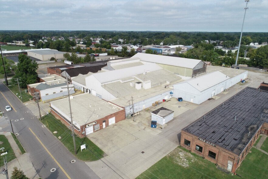 810 Taylor St, Elyria, OH à louer - Photo du bâtiment - Image 2 de 18