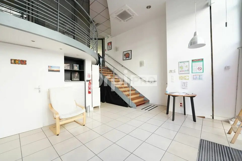 Multifamily in Lyon for sale Lobby- Image 1 of 13