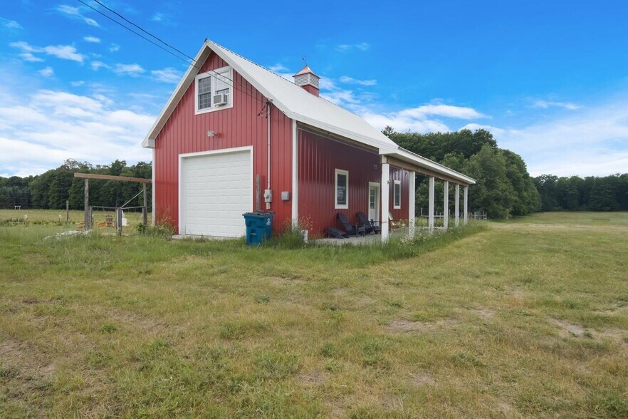 7946 VALLEY Rd, Honor, MI à vendre - Photo principale - Image 1 de 7