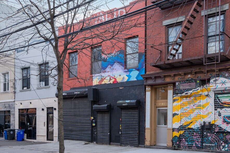 12-12 Astoria Blvd, Astoria, NY à louer - Photo du bâtiment - Image 3 de 4