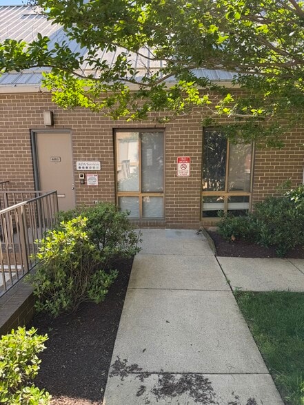 6183 Executive Blvd, North Bethesda, MD for lease - Building Photo - Image 1 of 35