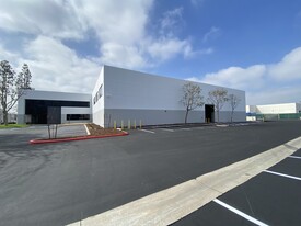 14321 Corporate Dr, Garden Grove CA - Entrepôt