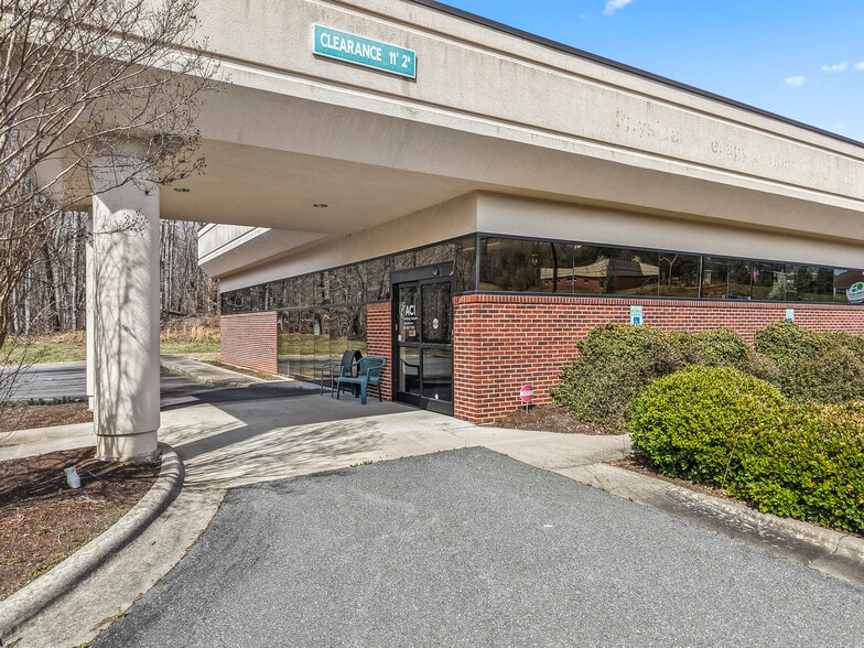 257 W Kings Hwy, Eden, NC à vendre - Photo du bâtiment - Image 2 de 21