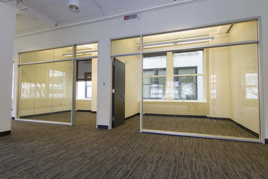 225 SW Broadway, Portland, OR for lease - Interior Photo - Image 3 of 11