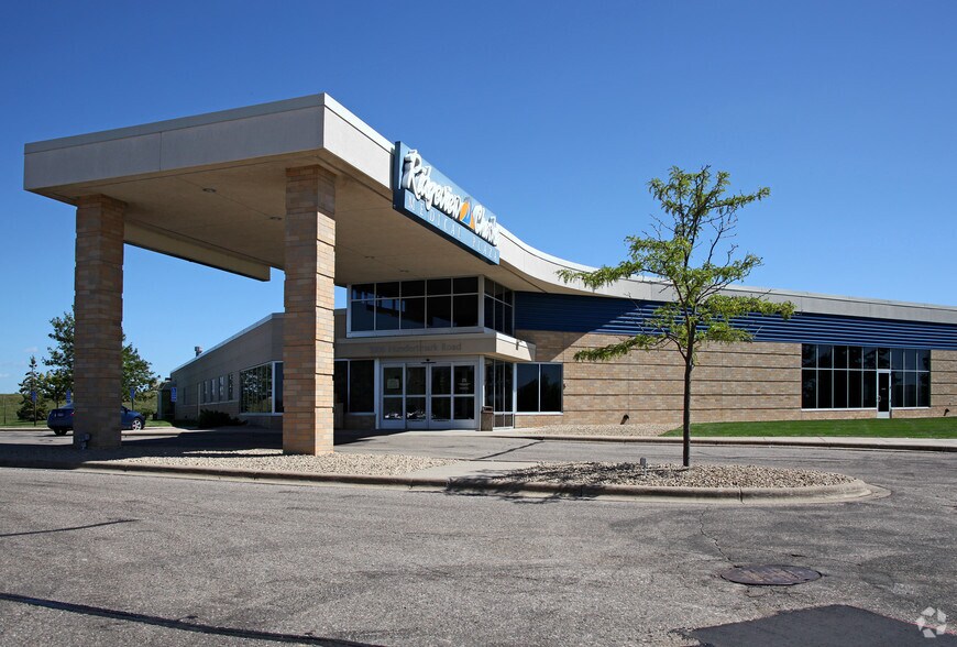 3000 Hundertmark Rd, Chaska, MN à louer - Photo du bâtiment - Image 3 de 7