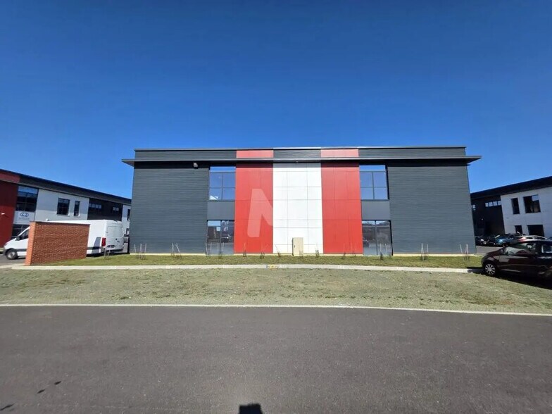 Local d'activités dans Lieusaint à vendre - Photo du bâtiment - Image 3 de 9