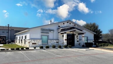 2200 N AW Grimes Blvd, Round Rock, TX à louer Photo du bâtiment- Image 1 de 7