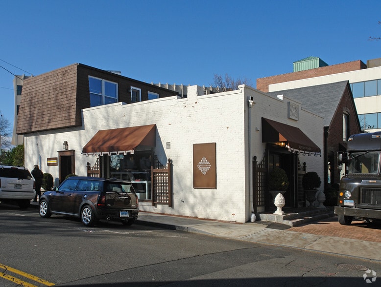 5 Lewis Ct, Greenwich, CT for lease - Primary Photo - Image 1 of 2