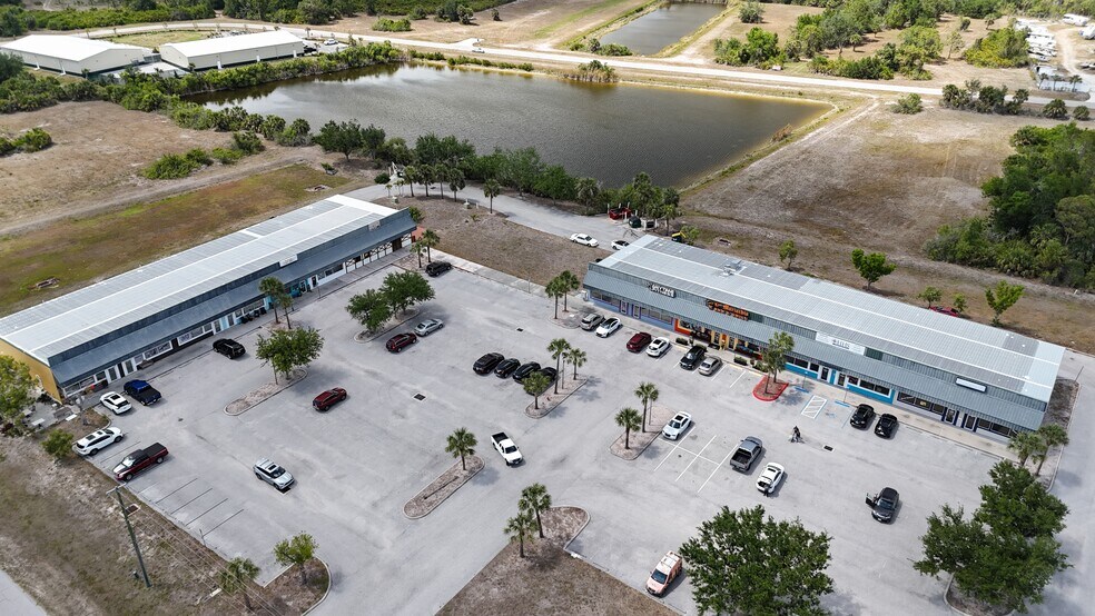 31 Chailett Rd, Rotonda West, FL à louer - Photo du bâtiment - Image 1 de 7