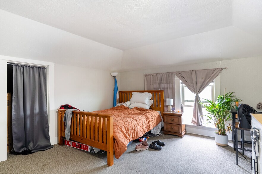 2414 Hoyt Ave, Everett, WA à vendre - Photo intérieure - Image 3 de 7