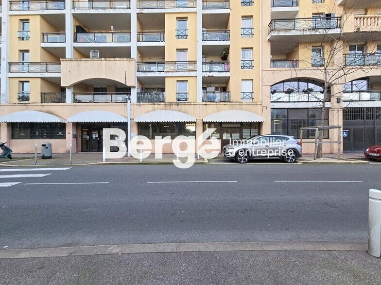 Office in Cannes for sale - Building Photo - Image 2 of 16