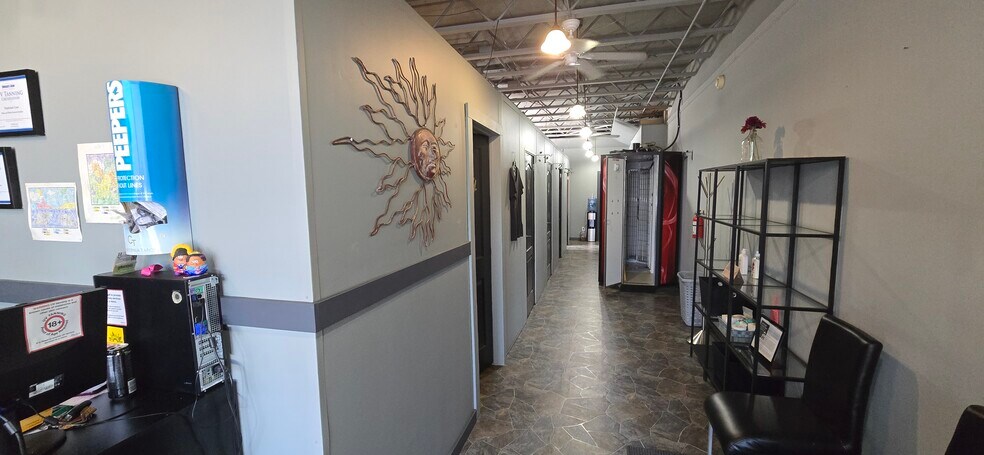 10109 99 Av, Fort Saskatchewan, AB à louer - Photo du bâtiment - Image 2 de 12