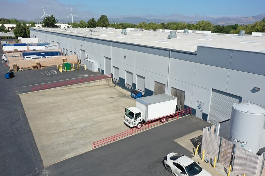 2339 Courage Dr, Fairfield, CA for lease - Building Photo - Image 3 of 3