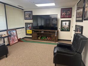 5100 California Ave, Bakersfield, CA for lease Interior Photo- Image 2 of 3