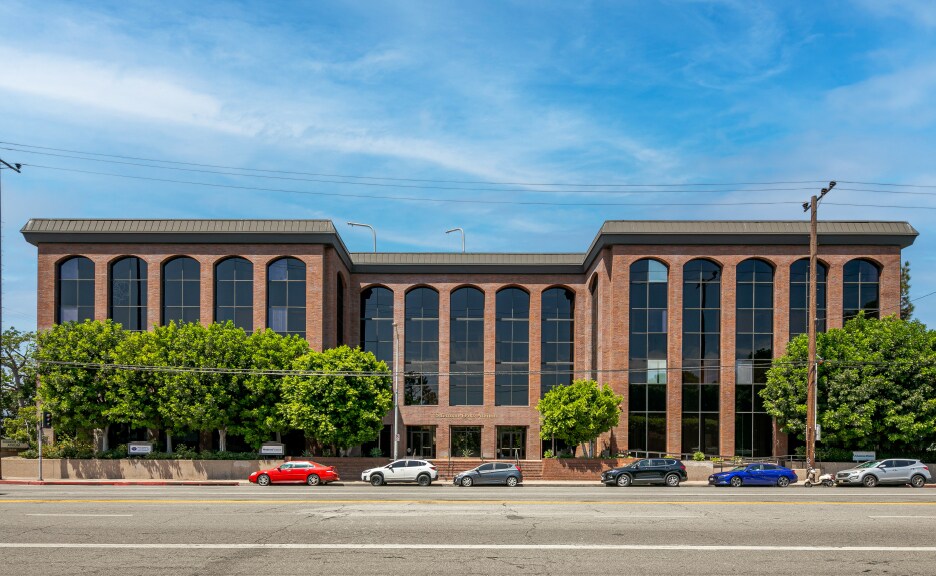 15315 Magnolia Blvd, Sherman Oaks, CA à vendre Photo du bâtiment- Image 1 de 11