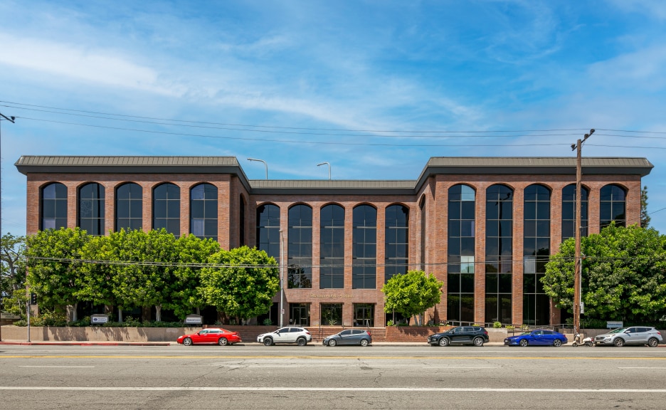 15315 Magnolia Blvd, Sherman Oaks, CA à vendre Photo du bâtiment- Image 1 de 11