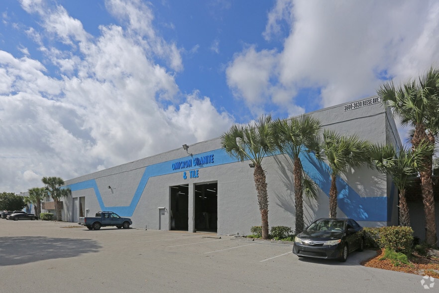 3600-3630 Reese Ave, Riviera Beach, FL à louer - Photo du bâtiment - Image 2 de 6