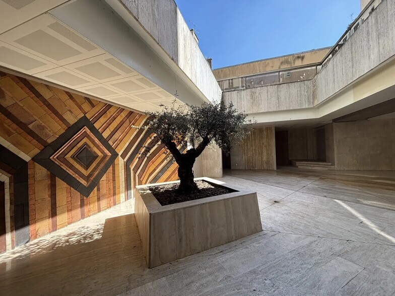 71-73 Avenue Des Ternes, Paris for lease - Building Photo - Image 2 of 13