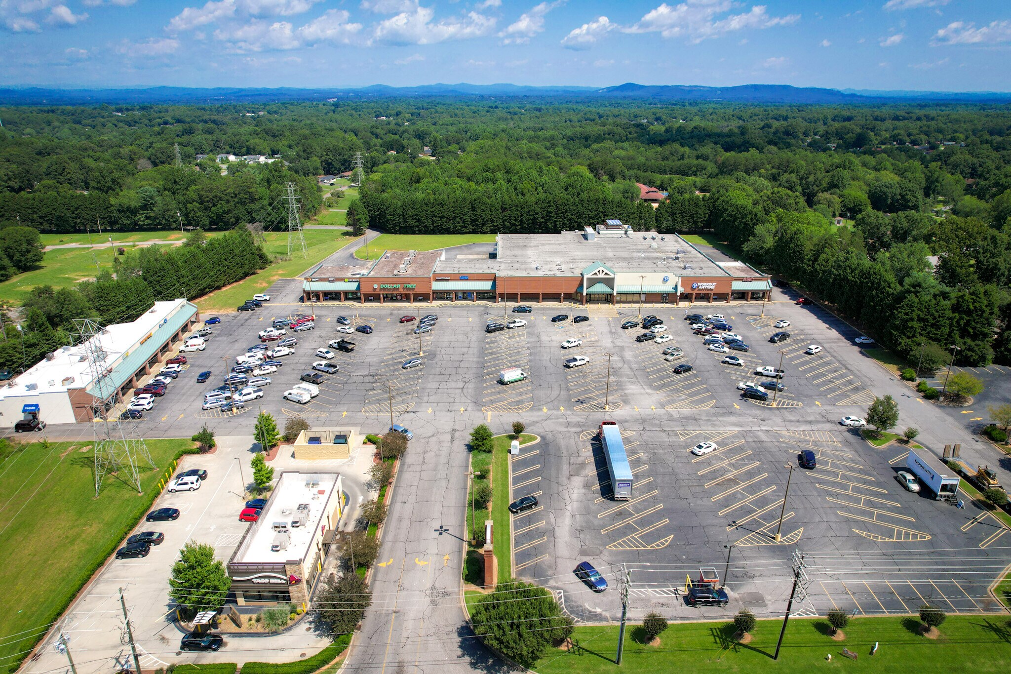 2500 Springs Rd, Hickory, NC à louer Photo principale- Image 1 de 20