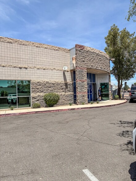 130 N Sunway Dr, Gilbert, AZ à louer - Photo du bâtiment - Image 3 de 5