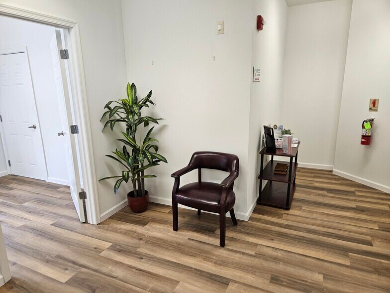 5 Walter E Foran Blvd, Flemington, NJ à louer - Hall d’entrée - Image 2 de 35