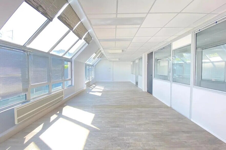 Bureau dans Boulogne-Billancourt à louer - Photo du bâtiment - Image 3 de 12