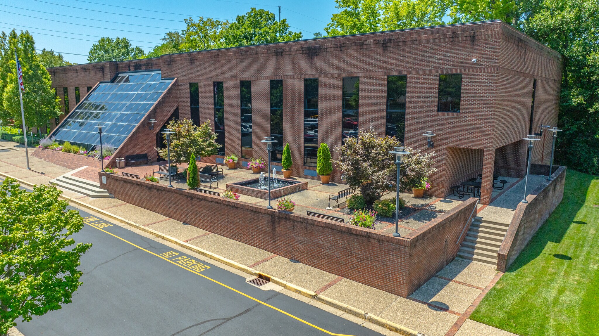 9911 Shelbyville Rd, Louisville, KY for lease Building Photo- Image 1 of 4