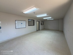 217 Pumice Ave, Redmond, OR for lease Interior Photo- Image 2 of 2