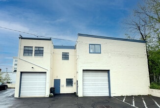 310B W Westfield Ave, Roselle Park, NJ à louer Photo du bâtiment- Image 1 de 6