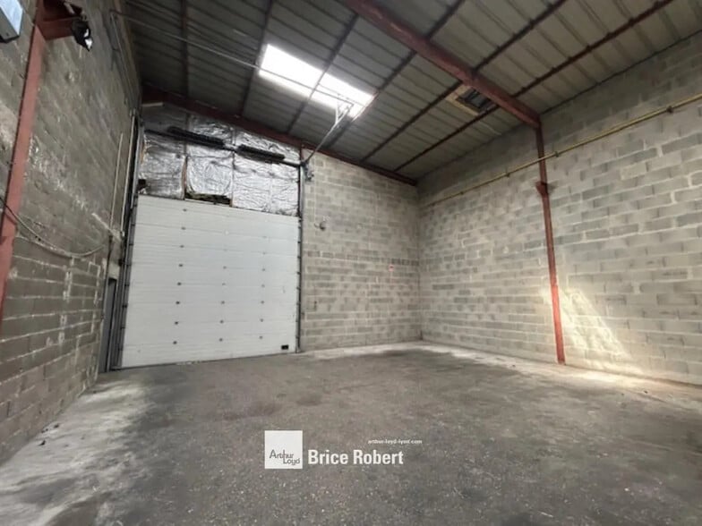 Office in Décines-Charpieu for lease - Interior Photo - Image 3 of 6